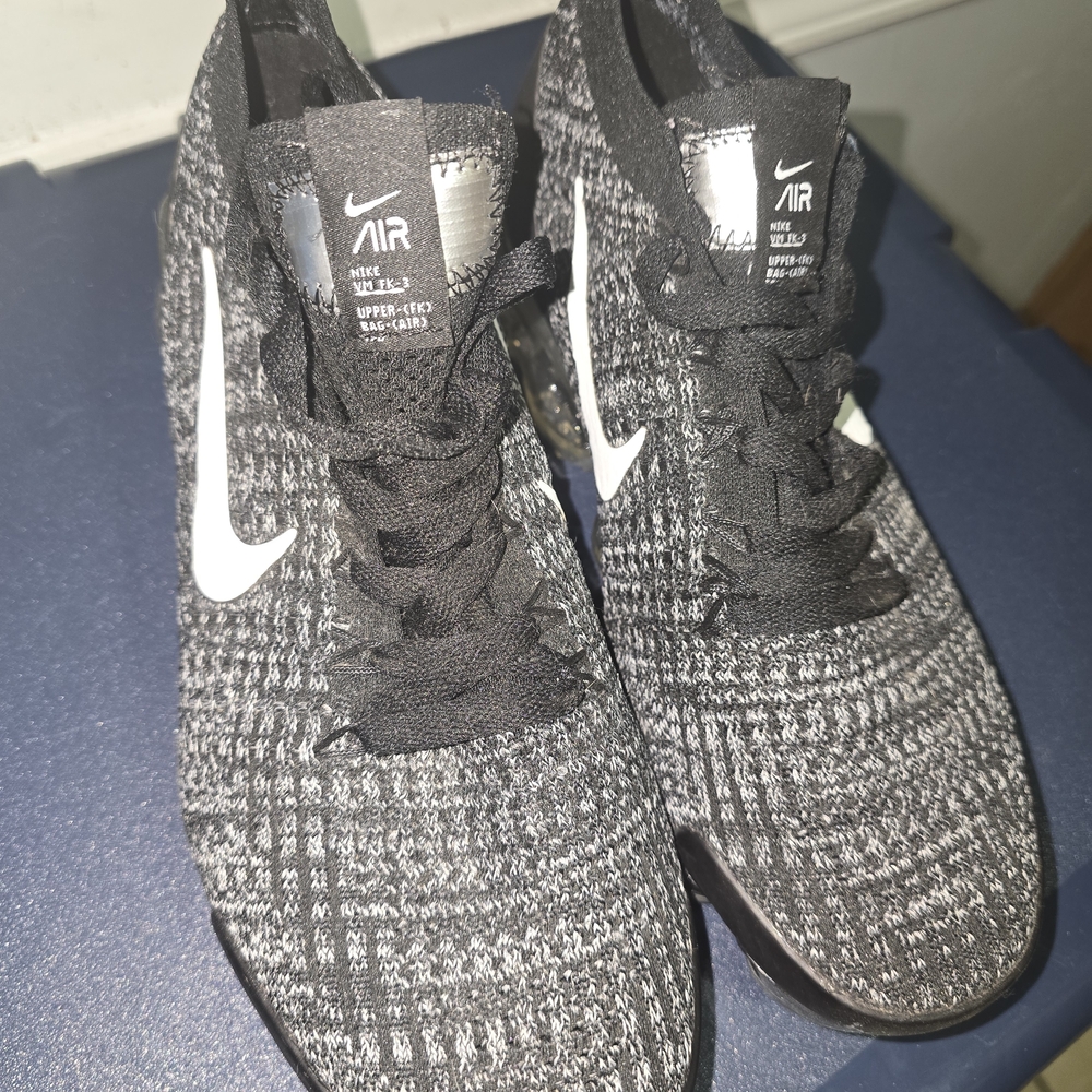 Nike Air Black and Gray Knit Sneakers